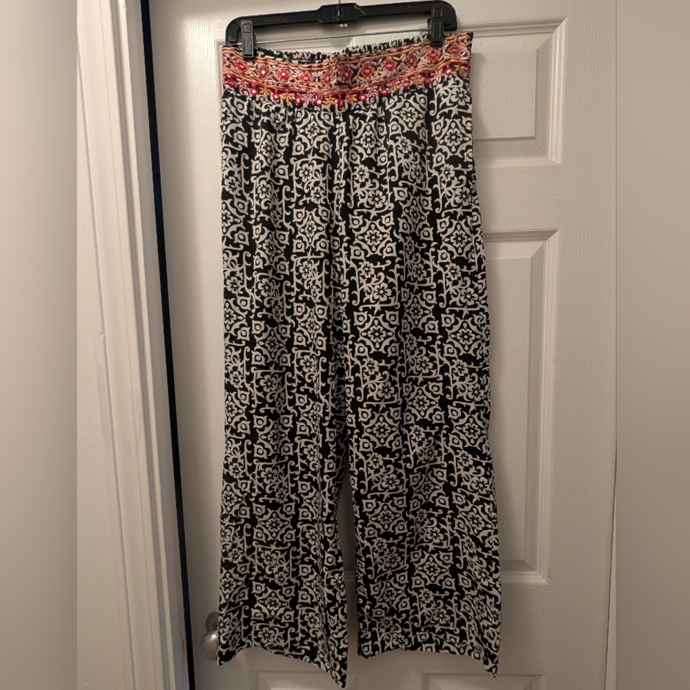 Black and White Patterned Pants with Embroidered Waistband Size M